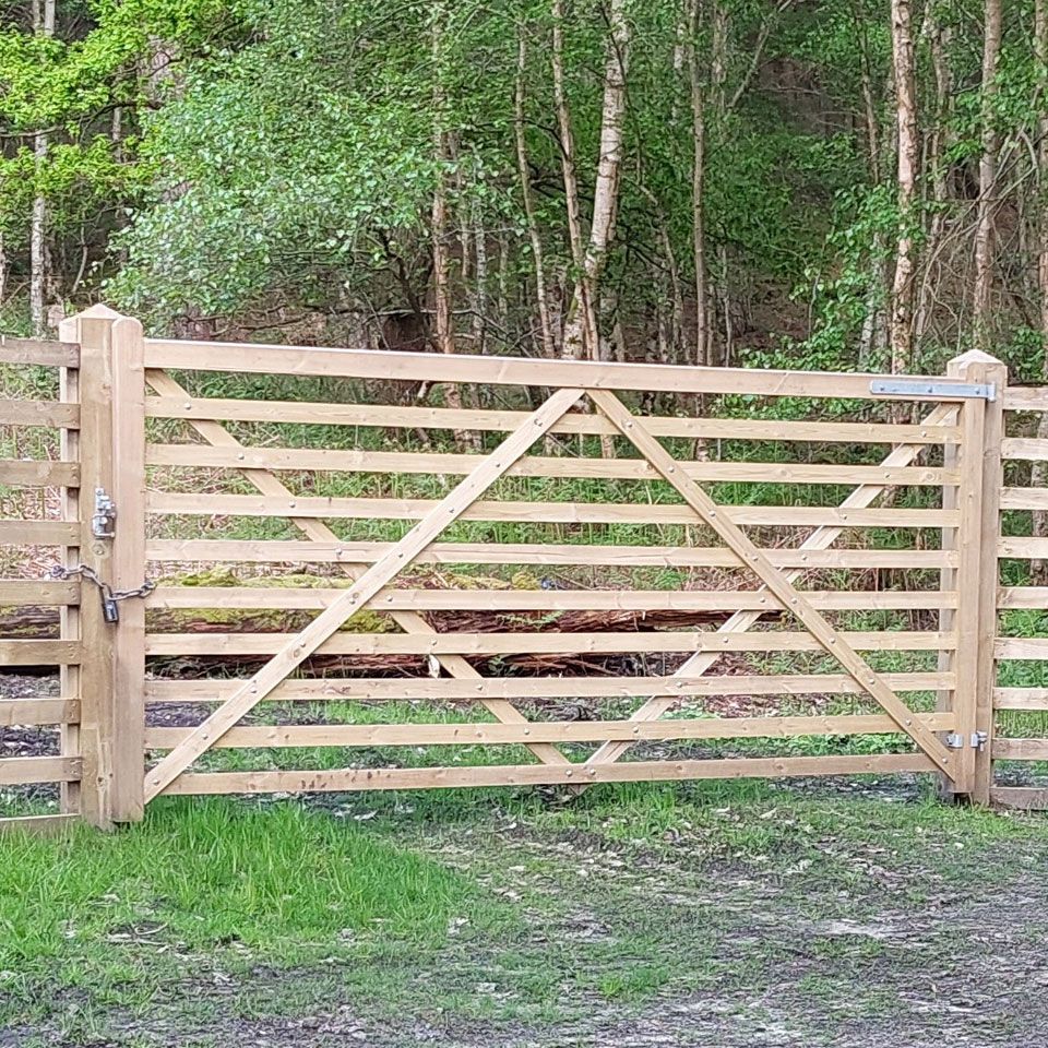 10 Rail Wooden Deer Gate