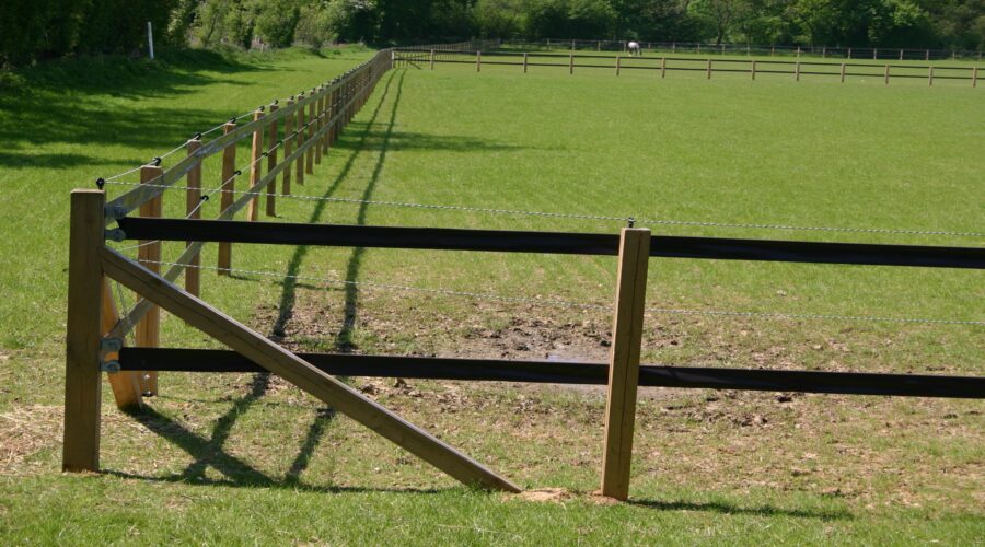 How To Install A Stud Rail Fence
